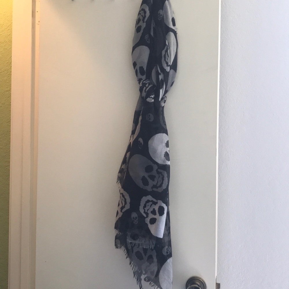 Black Scarf